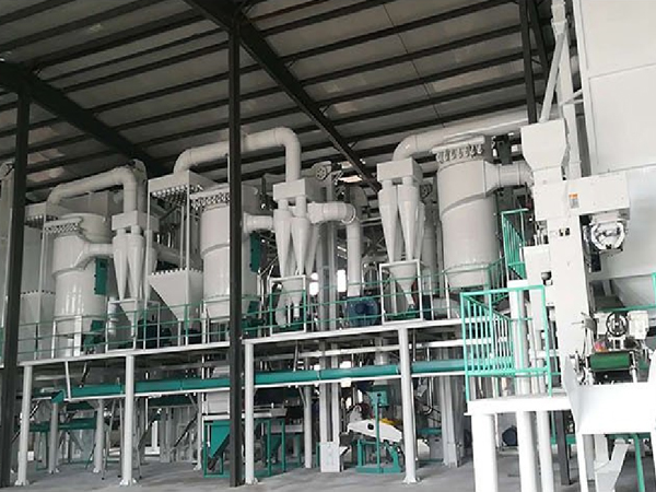 在炎熱高溫天氣玉米加工機(jī)械操作人員需要注意那些事項(xiàng)?